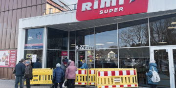 Duris atvėrė atsinaujinęs prekybos centras „Rimi“