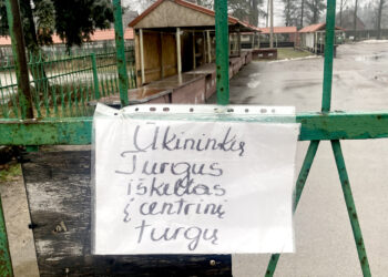 Netikėtas spynos pakabinimas ant turgaus vartų – klaida ar provokacija?