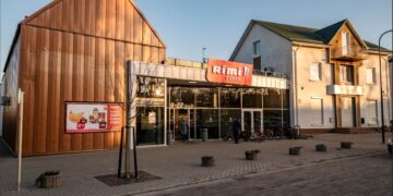 Biržuose po renovacijos duris atvėrė atnaujinta „Rimi“ parduotuvė