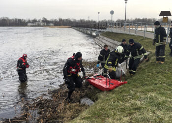 Po tiltu per ežerą rastas skenduolis