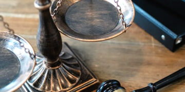 Grasintojas priešinosi pareigūnams