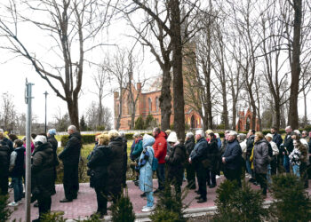Nukryžiuotos meilės keliu