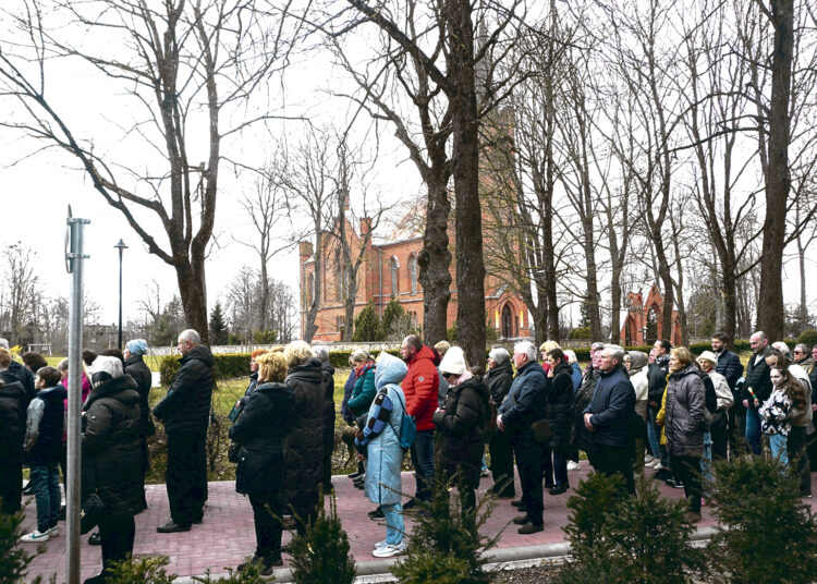 Nukryžiuotos meilės keliu