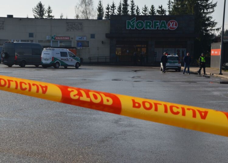 Bandyta išplėšti „Norfoje” esantį bankomatą