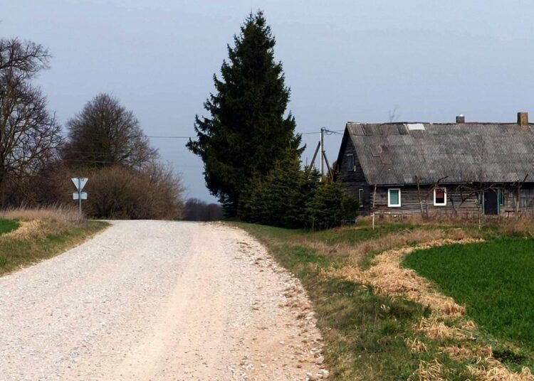 Kelio atkarpą nubarstė druska