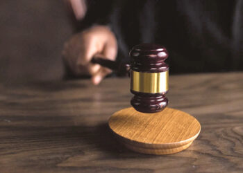 Važiavo girtas į bityną