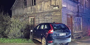 Girtas vairuotojas sankryžoje užgazavo