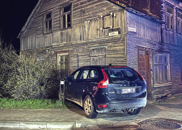 Girtas vairuotojas sankryžoje užgazavo