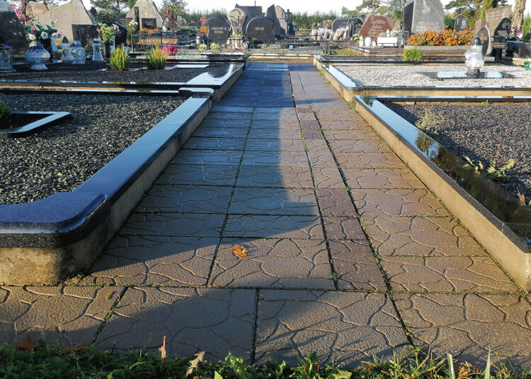 Neleidžia šalia kapaviečių įrengti „laiptukų“