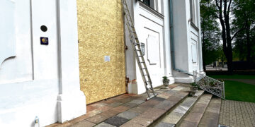 Bažnyčios durys išvežtos remontui