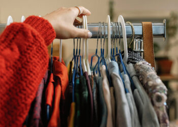 Kur padėti nebereikalingus, tačiau dar tinkamus dėvėti drabužius?