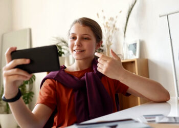 Ar nebenaudos mobiliųjų telefonų mokyklose?