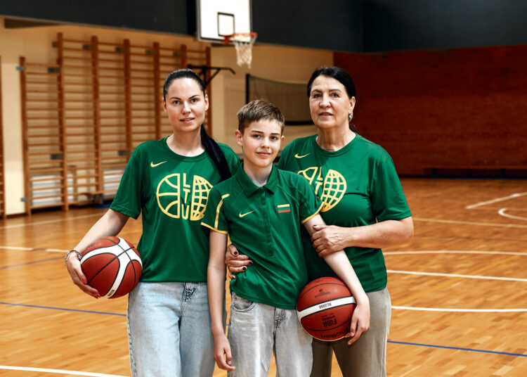 Į kamuolį susipynė meilės šeimai ir sportui jausmai