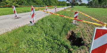 Pakelėje atsivėrusią smegduobę rekomenduoja tirti išsamiai