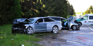 Avarijoje susidūrė automobiliai
