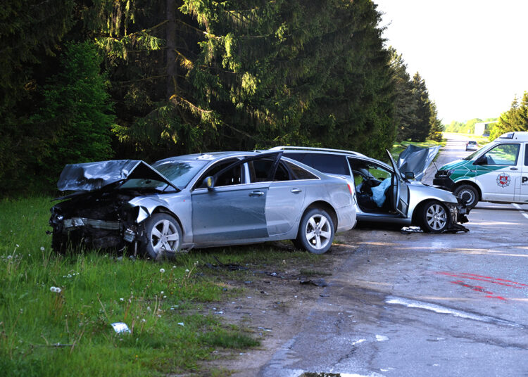 Avarijoje susidūrė automobiliai