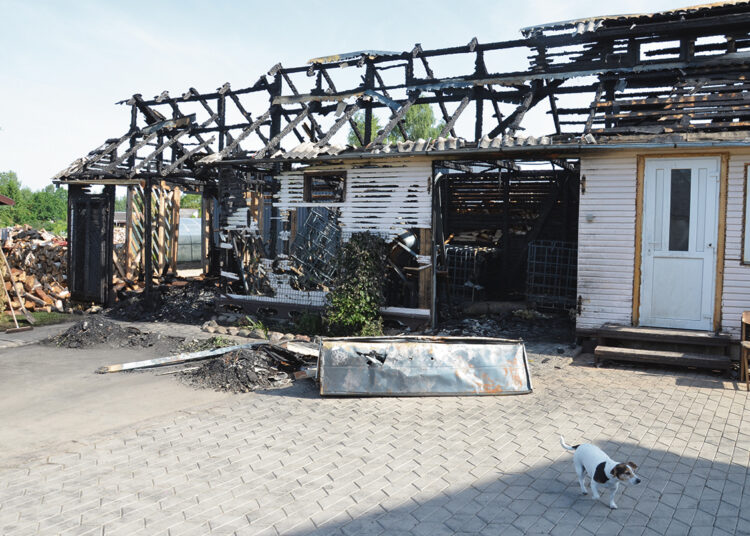 Degė ūkinis pastatas