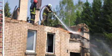 Degė gyvenamasis namas