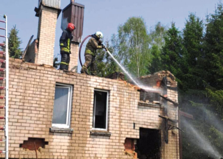 Degė gyvenamasis namas