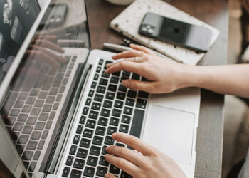 Pervedė įspūdingą sumą sukčiams