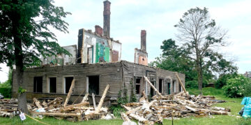 Spalvingą istoriją menantis namas pradėtas griauti