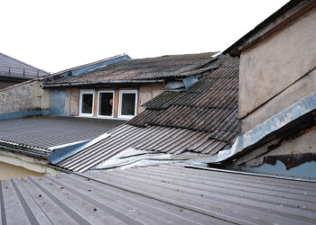 Meno pamokos – po kiauru stogu, pro kurį į kibirus varva vanduo