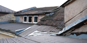 Meno pamokos – po kiauru stogu, pro kurį į kibirus varva vanduo