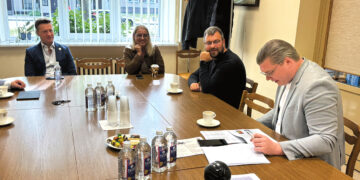 Prie pusryčių stalo – kviestiniai svečiai