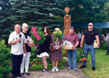 Atidengė stogastulpį Nijolei Šatienei atminti