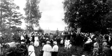 Savo lėšomis atnaujino kapinių kryžių