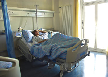 Eilėje laukia funkcinių lovų