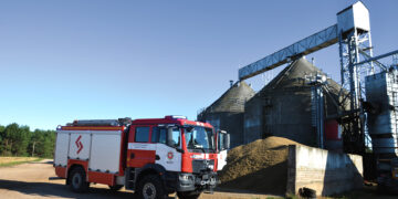 Degė džiovykla ir joje buvę grūdai