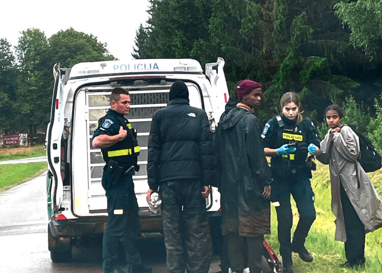 Pakeliui į darbą – susidūrimas su migrantais