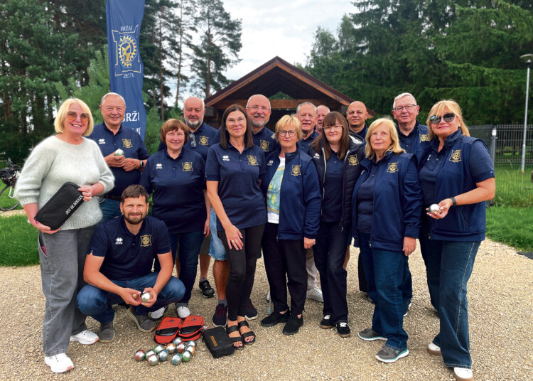 Oficialiai atidaryta petankės žaidimo aikštelė