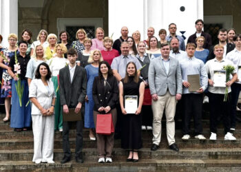 Pagerbti geriausiai valstybinius brandos egzaminus išlaikę mokiniai bei jų mokytojai