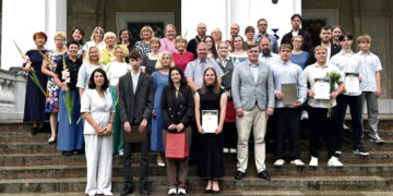 Pagerbti geriausiai valstybinius brandos egzaminus išlaikę mokiniai bei jų mokytojai