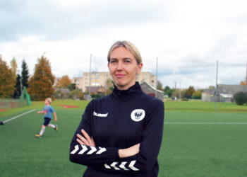 Futbolo smūgis – nuo pradedančiosios iki būrelio vadovės ir teisėjos