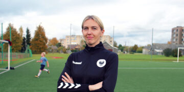 Futbolo smūgis – nuo pradedančiosios iki būrelio vadovės ir teisėjos