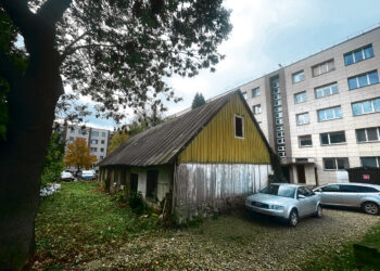 Seną griuveną miesto centre pakeis naujas pastatas
