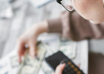 Žada padėti medeikiškiams