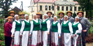 Baltų vienybės dieną Jaunjelgavoje papuošė Biržų kultūros centro šokėjai – „Verpetas“