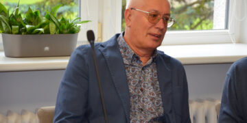 Skylės, pinigai ir reakcija