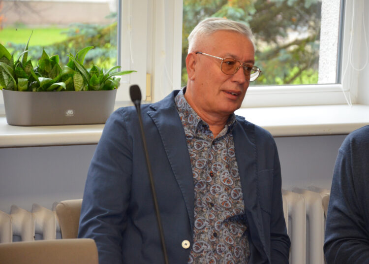 Skylės, pinigai ir reakcija