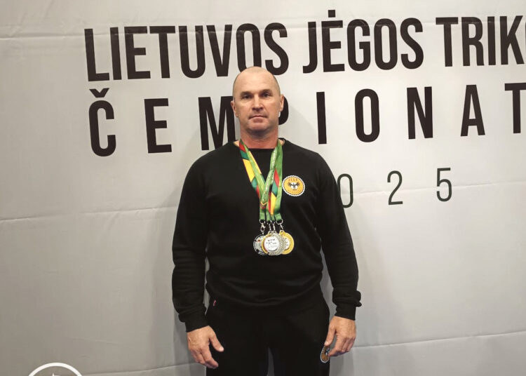 Jėgos trikovės čempionate – veterano sidabras