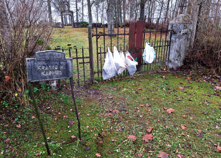 Ant kapinių vartelių – maišeliai rūšiuojamoms atliekoms