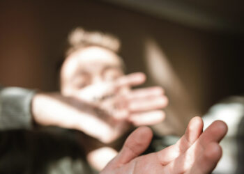 Spardė mokyklos tualete ir šalia geltonojo autobuso