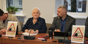 Biržų savivaldybės posėdyje – protesto dėl laisvo žodžio ženklai