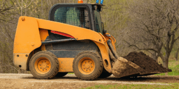 Mažojo ekskavatoriaus valdymas: techniniai niuansai, saugumo reikalavimai ir operatoriaus atsakomybė