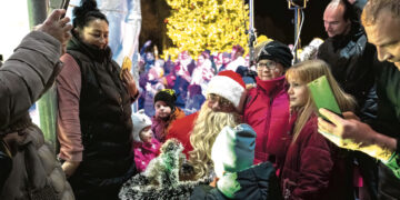 Įžiebta Biržų miesto Kalėdų eglė