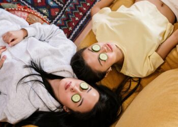 Makiažo krepšelio revizija: kaip nepasiklysti tarp garsių vardų ir rasti tai, kas tinka jums?